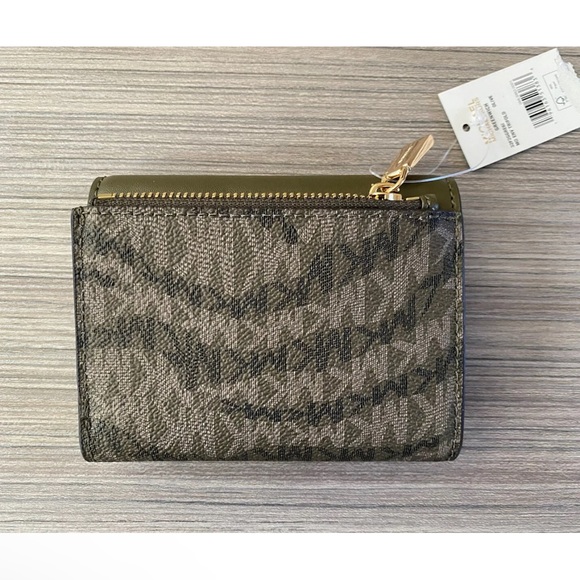 Michael Kors Olive Green Trifold Wallet with Gold Hardware MK logo NWT - Picture 6 of 7